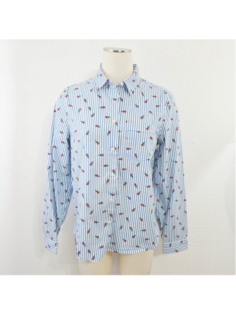 Banana Republic Quinn boy fit button down shirt blue stripes roses womens medium
